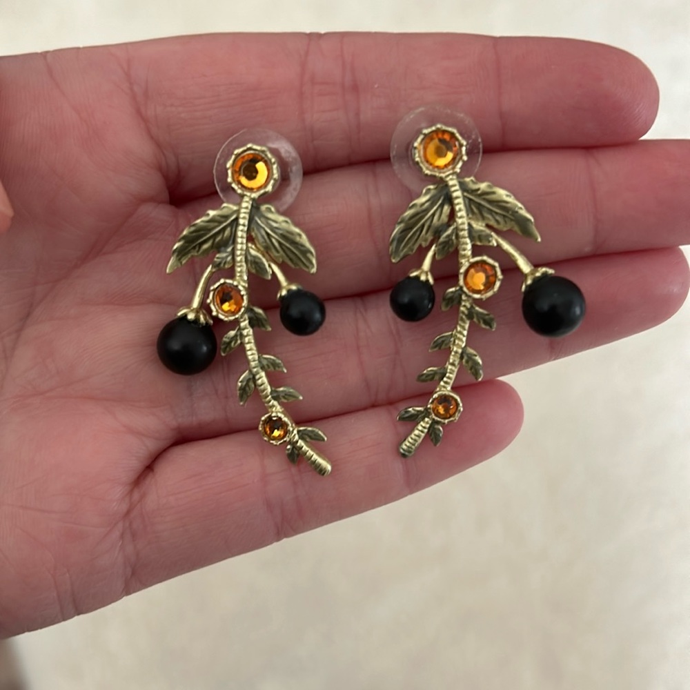 JEWELMINT Grape Vine Earrings. Post back. Goldtone metal